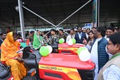 KODERMA, DEC 5 (UNI):- Jharkhand Chief Minister Hemant Soren felicitate people during ‘Aapki Sarkar, Aapke Dawar’ Programme in Koderma, Jharkhand on Tuesday.UNI PHOTO-98U KODERMA, DEC 5 (UNI):- Jharkhand Chief Minister Hemant Soren felicitate people during ‘Aapki Sarkar, Aapke Dawar’ Programme in Koderma, Jharkhand on Tuesday.UNI PHOTO-98U