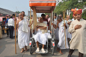 SURAT, DEC 5 (UNI):-Members of Jain community's young Girls takes religious oth's (Diksha) in Surat on Tuesday. UNI PHOTO-106U SURAT, DEC 5 (UNI):-Members of Jain community's young Girls takes religious oth's (Diksha) in Surat on Tuesday. UNI PHOTO-106U