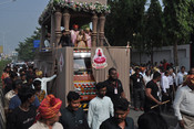 SURAT, DEC 5 (UNI):-Members of Jain community's young Girls takes religious oth's (Diksha) in Surat on Tuesday. UNI PHOTO-107U SURAT, DEC 5 (UNI):-Members of Jain community's young Girls takes religious oth's (Diksha) in Surat on Tuesday. UNI PHOTO-107U