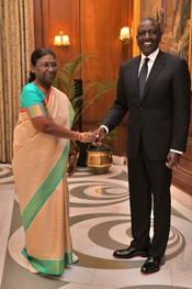 NEW DELHI, DEC 5 (UNI):- President, Droupadi Murmu received H.E. Dr William Samoei Ruto, the President of the Republic of Kenya at Rashtrapati Bhavan on Tuesday. UNI PHOTO-115U NEW DELHI, DEC 5 (UNI):- President, Droupadi Murmu received H.E. Dr William Samoei Ruto, the President of the Republic of Kenya at Rashtrapati Bhavan on Tuesday. UNI PHOTO-115U