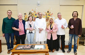 BHUBANESWAR, DEC 5 (UNI) :- Odisha chief minister Naveen Patnaik meets with International Sand Artists from USA, Belarus, Russia, Sri Lanka, Czech Republic and Australia his residence Naveen Niwas, in Bhubaneswar on Tuesday .UNI PHOTO-118U BHUBANESWAR, DEC 5 (UNI) :- Odisha chief minister Naveen Patnaik meets with International Sand Artists from USA, Belarus, Russia, Sri Lanka, Czech Republic and Australia his residence Naveen Niwas, in Bhubaneswar on Tuesday .UNI PHOTO-118U