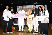 NEW DELHI, JUN 4 (UNI):- Union Minister for Environment, Forest and Climate Change, Labour and Employment, Bhupender Yadav distributes winning awards to winners at Award Ceremony for Trash to Treasure Hackathon, Dharti Kare Pukaar, Youth Conclave and Inter-School Painting Competition on the eve of World Environment Day in the presence of the Minister of State for Consumer Affairs, Food and Public Distribution, Environment, Forest and Climate Change, Ashwini Kumar Choubey at Indira Paryavaran Bhawan, in New Delhi on Sunday.UNI PHOTO-94U NEW DELHI, JUN 4 (UNI):- Union Minister for Environment, Forest and Climate Change, Labour and Employment, Bhupender Yadav distributes winning awards to winners at Award Ceremony for Trash to Treasure Hackathon, Dharti Kare Pukaar, Youth Conclave and Inter-School Painting Competition on the eve of World Environment Day in the presence of the Minister of State for Consumer Affairs, Food and Public Distribution, Environment, Forest and Climate Change, Ashwini Kumar Choubey at Indira Paryavaran Bhawan, in New Delhi on Sunday.UNI PHOTO-94U