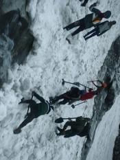 HEMKUND SAHIB, JUNE 4 (UNI):- Rescue team searching for trapped people after avalanche on Hemkund yatra route on Sunday.UNI PHOTO-AKX7U HEMKUND SAHIB, JUNE 4 (UNI):- Rescue team searching for trapped people after avalanche on Hemkund yatra route on Sunday.UNI PHOTO-AKX7U