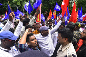 BHUBANESWAR, July 16 (UNI):- Activists of Odisha Leftist party union stage demonstration against girl self-immolated alleged sexual harassment along with their 5-point charter of demands, in Bhubaneswar on Wednesday. UNI PHOTO - 105U BHUBANESWAR, July 16 (UNI):- Activists of Odisha Leftist party union stage demonstration against girl self-immolated alleged sexual harassment along with their 5-point charter of demands, in Bhubaneswar on Wednesday. UNI PHOTO - 105U