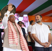 GUWAHATI, JULY 16 (UNI) :- Congress President Mallikarjun Kharge with LoP Lok Sabha Rahul Gandhi during a party workers meeting at Chaygaon,Guwahati on Wednesday. UNI PHOTO -109U GUWAHATI, JULY 16 (UNI) :- Congress President Mallikarjun Kharge with LoP Lok Sabha Rahul Gandhi during a party workers meeting at Chaygaon,Guwahati on Wednesday. UNI PHOTO -109U