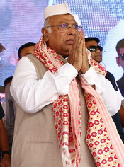 GUWAHATI, JULY 16 (UNI) :- Congress President Mallikarjun Kharge during a Congress Workers Meeting at Chaygaon, Guwahati on Wednesday. UNI PHOTO - 114U GUWAHATI, JULY 16 (UNI) :- Congress President Mallikarjun Kharge during a Congress Workers Meeting at Chaygaon, Guwahati on Wednesday. UNI PHOTO - 114U