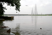 DELHI, AUG 08 (UNI):- The water level of the Yamuna River approaches danger mark as it crosses over the embankment steps, authorities alert resident in low-lying areas at Yamuna Ghat in Delhi on Friday. UNI PHOTO- RITIK SHARMA 1U DELHI, AUG 08 (UNI):- The water level of the Yamuna River approaches danger mark as it crosses over the embankment steps, authorities alert resident in low-lying areas at Yamuna Ghat in Delhi on Friday. UNI PHOTO- RITIK SHARMA 1U