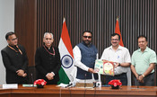 NEW DELHI, 15 JUL (UNI):- Minister of State (Independent Charge) for Ayush and Health and Family Welfare, Prataprao Jadhav witnessing the exchange of the signed Memorandum of Understanding (MoU) between the Ministry of Ayush and the University of Delhi to strengthen collaboration in the fields of Ayurveda, medicinal plants, research and academic exchange, in New Delhi on Wednesday. UNI PHOTO-84U